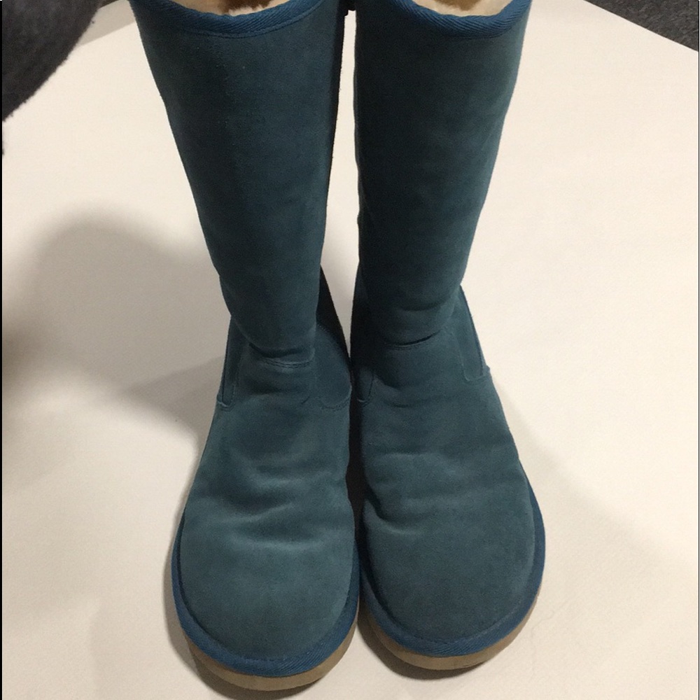 Tall blue Uggs zip up